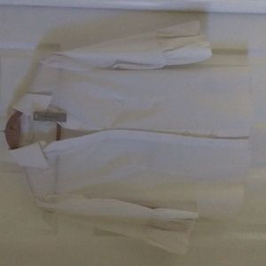 Whit blouse Size 6. NWT